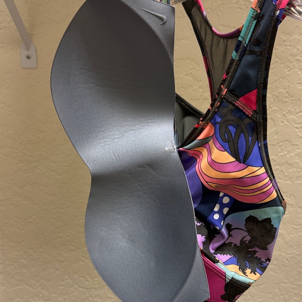 Nike Women's Vibrant Patterned Sports Bra with removable padding for support - Picture 6 of 6